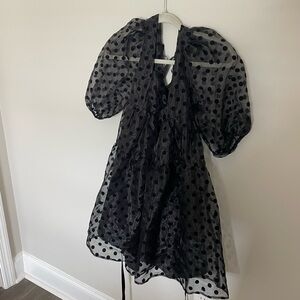 polka dot black puff sleeve dress!